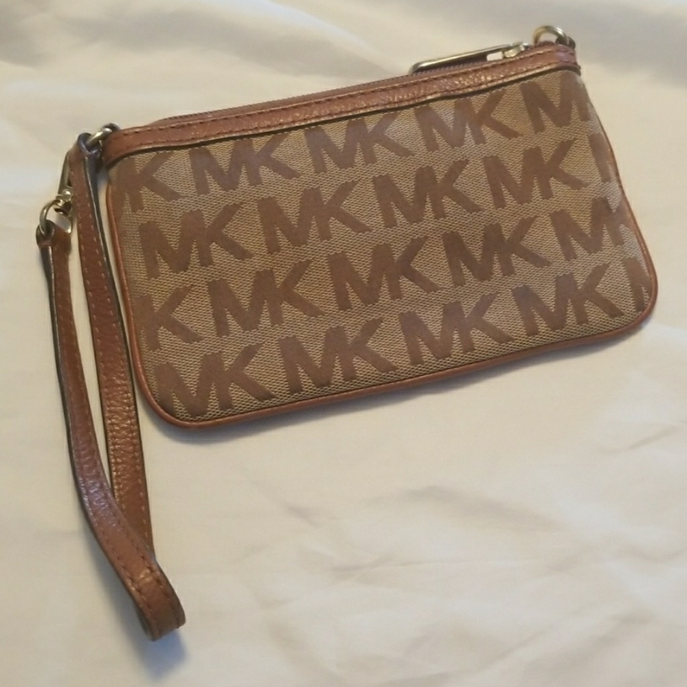 Michael kors Wristlet